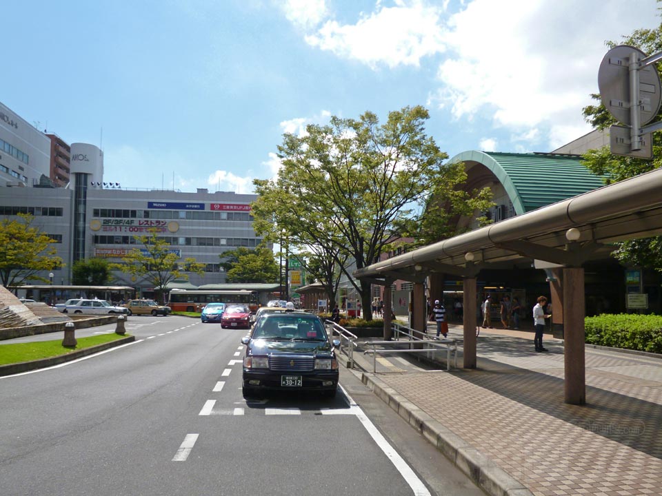 草加駅東口タクシーのりば