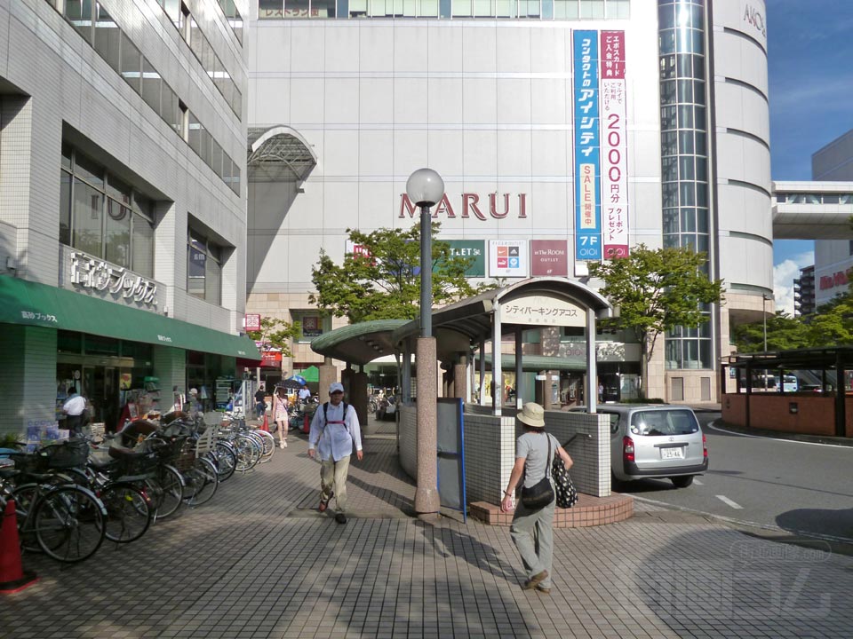 東武草加駅東口前