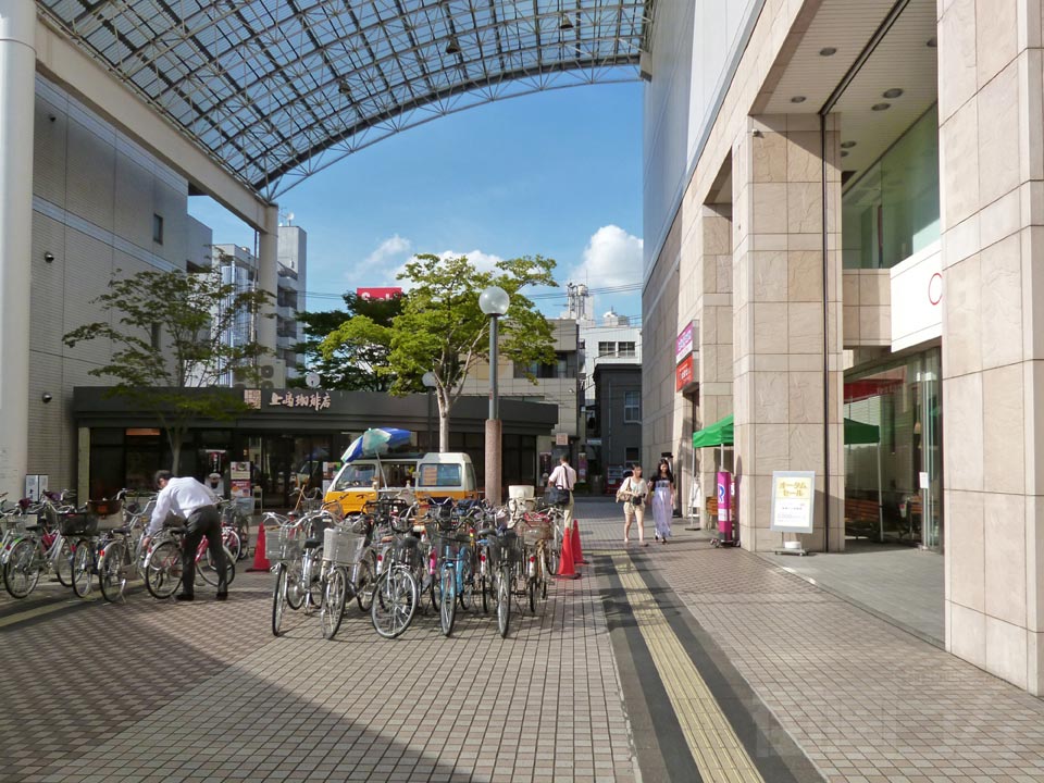 草加マルイ&アウトレット前