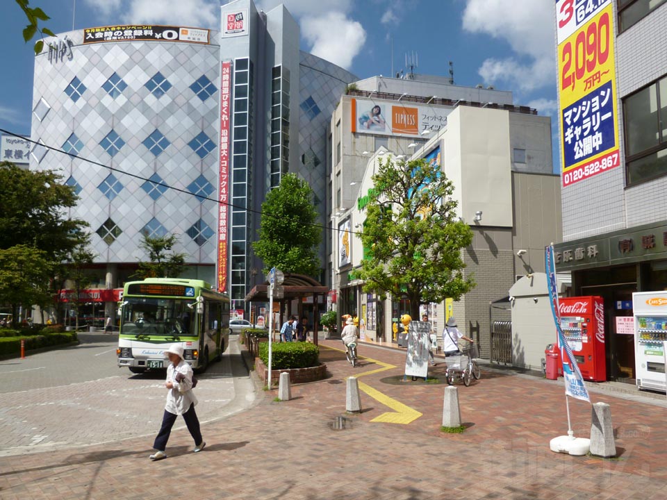 東武草加駅西口前