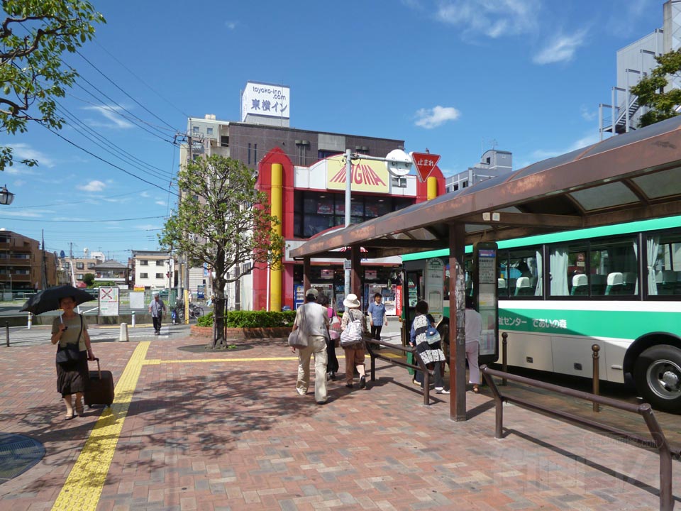 草加駅西口バス停