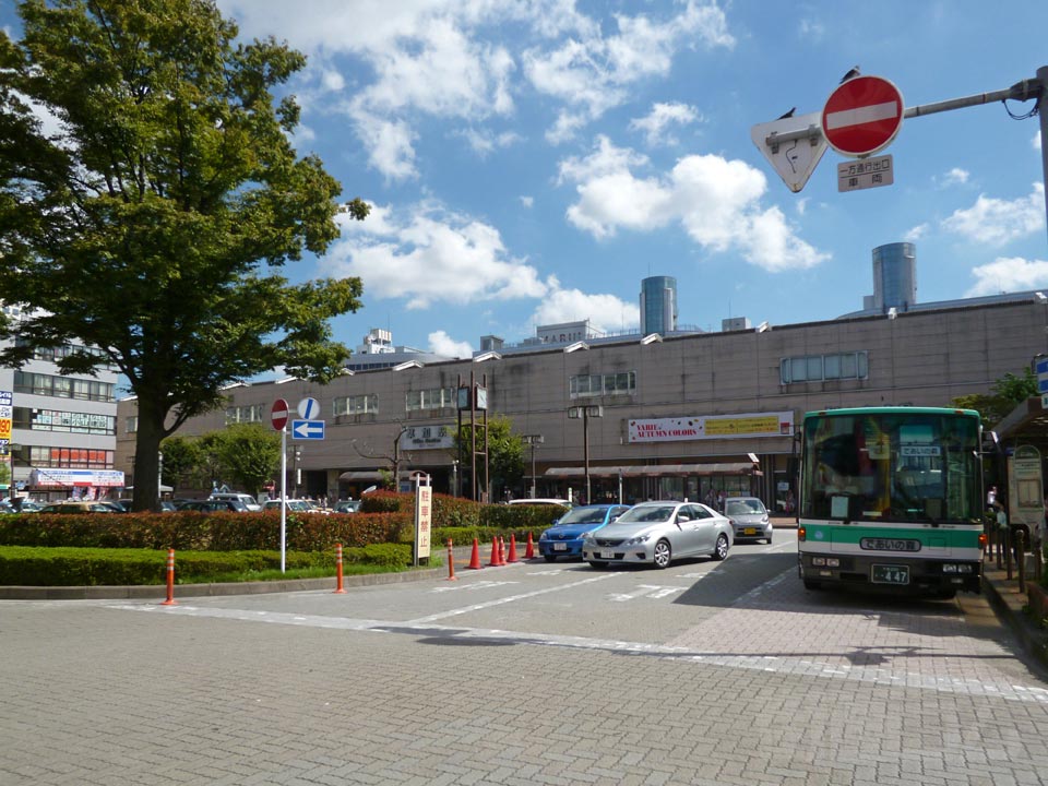 東武草加駅西口前