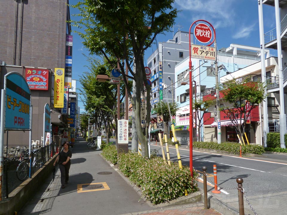 草加駅西口駅前通り
