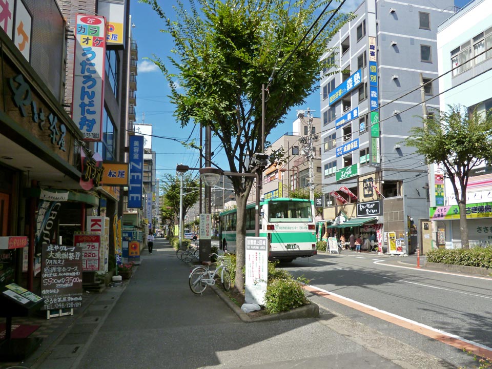 草加駅西口駅前通り