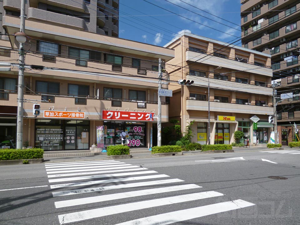 草加駅(西口)入口交差点