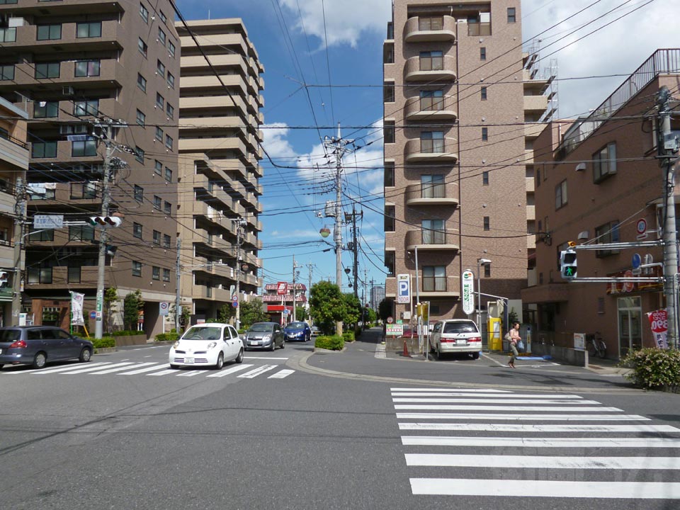 草加駅(西口)入口交差点