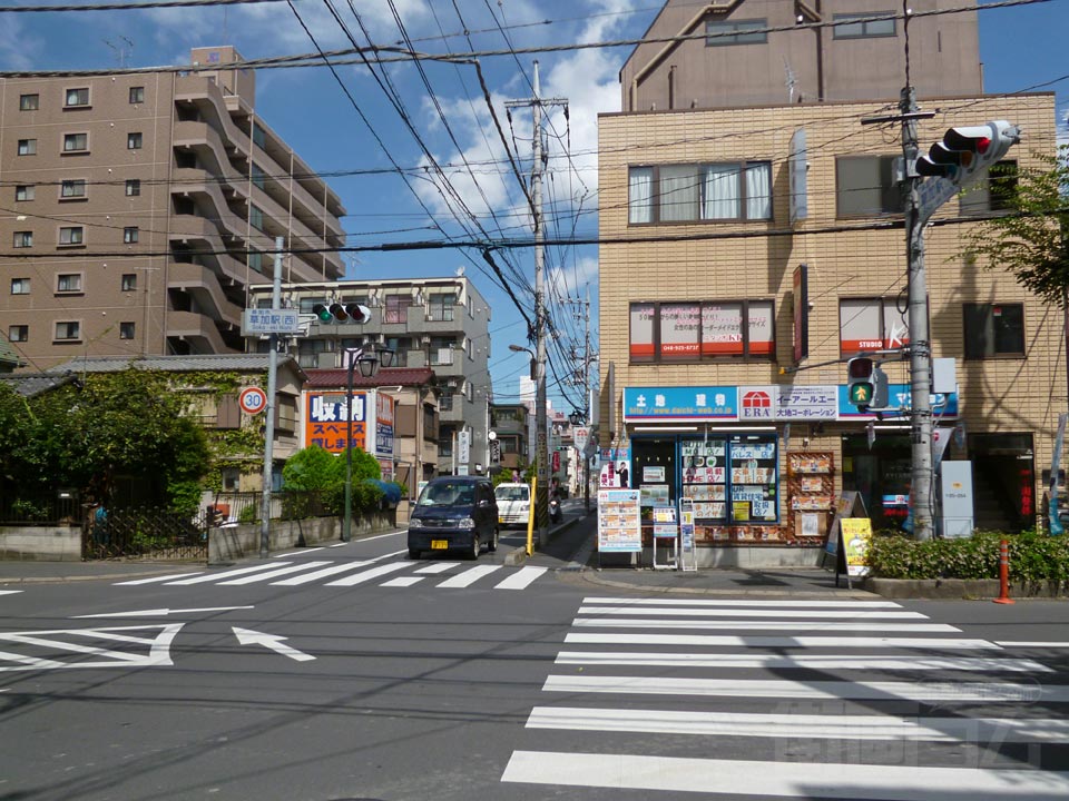 草加駅(西)交差点