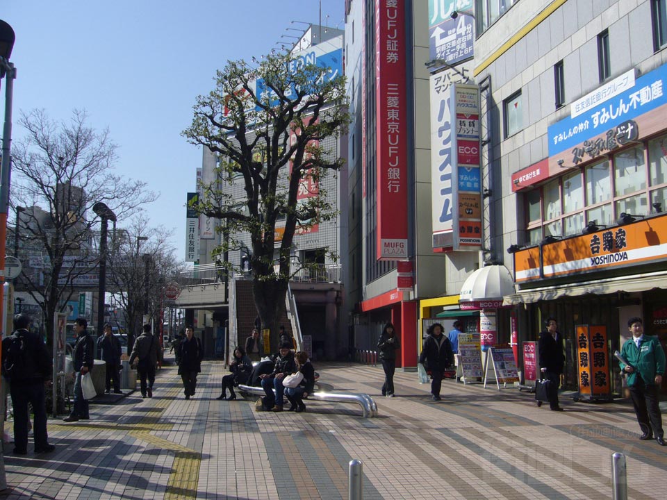 西武所沢駅西口前