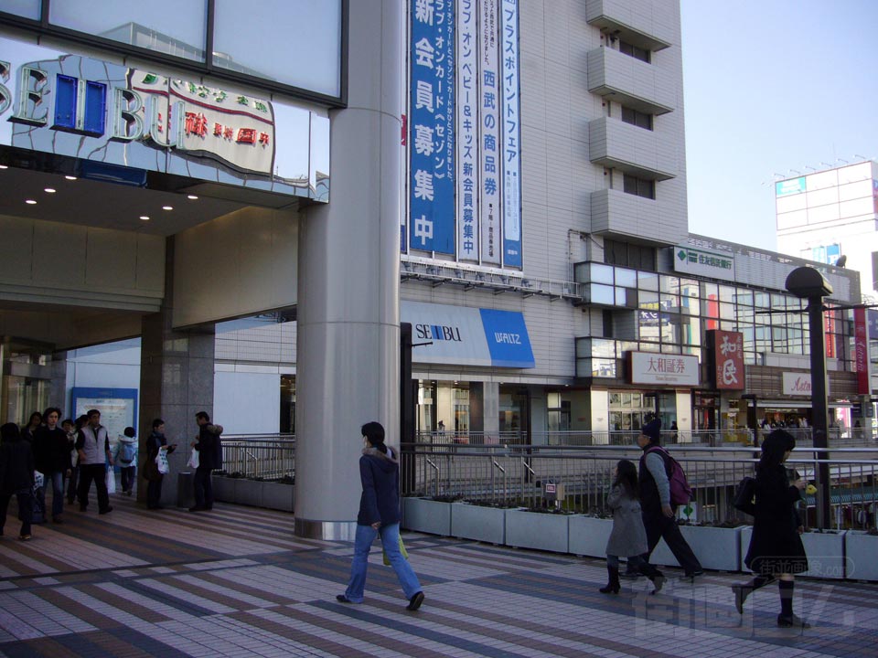 西武所沢駅南口前