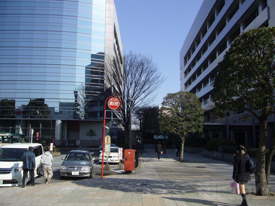 西武所沢駅東口前