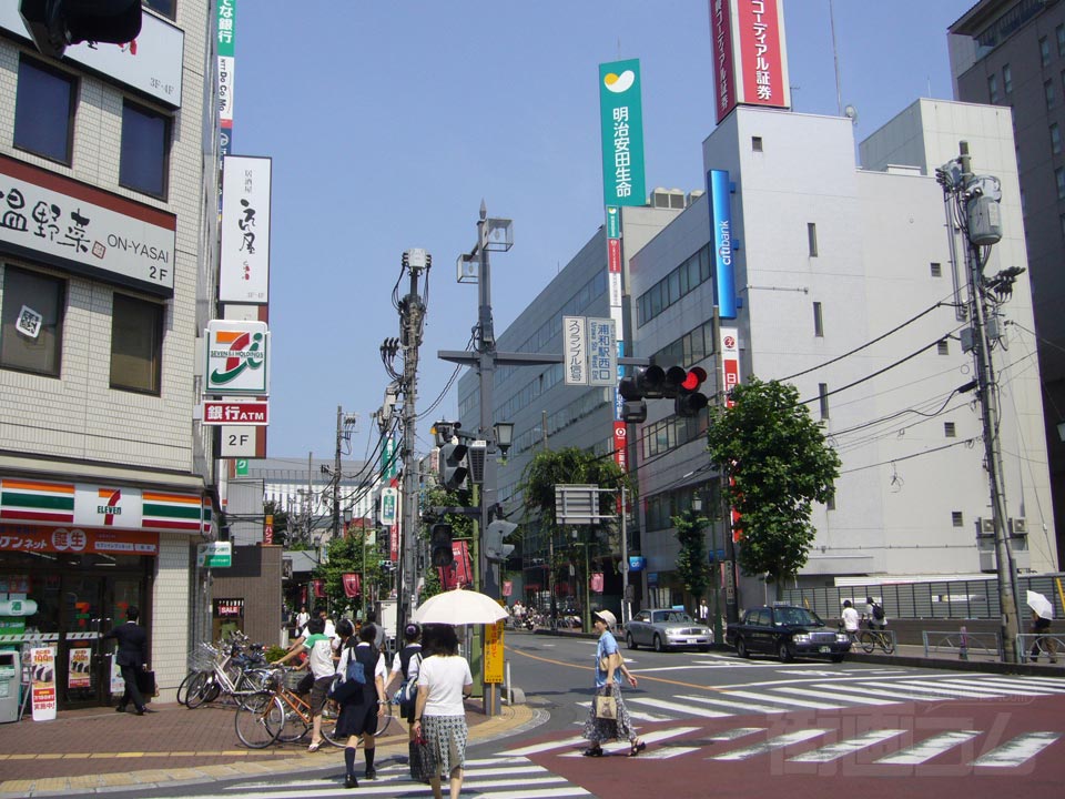 浦和駅西口交差点写真画像