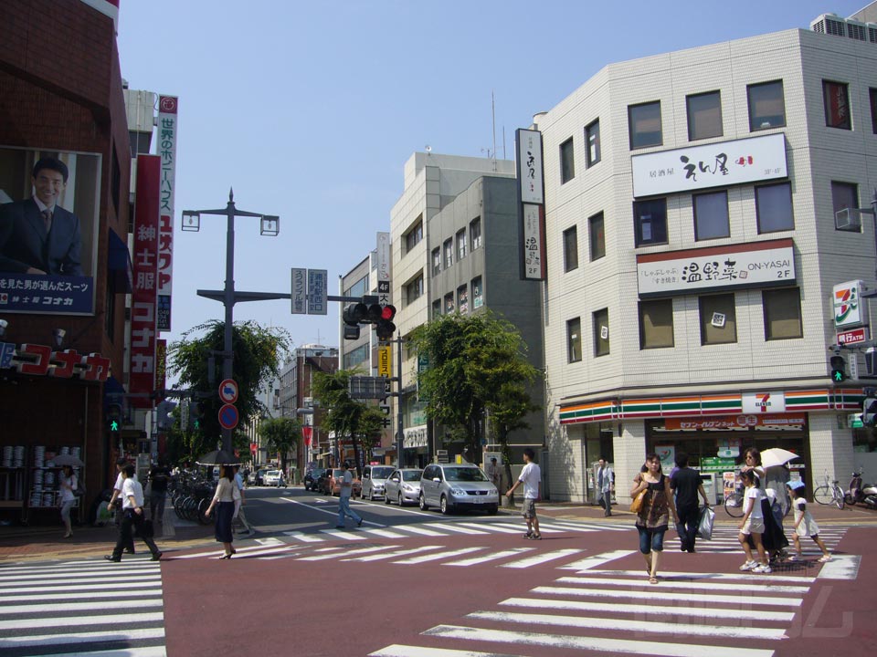 浦和駅西口交差点写真画像