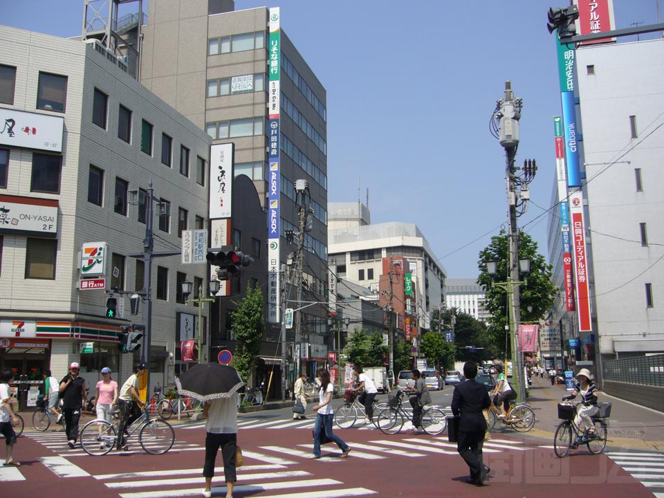浦和駅西口交差点写真画像