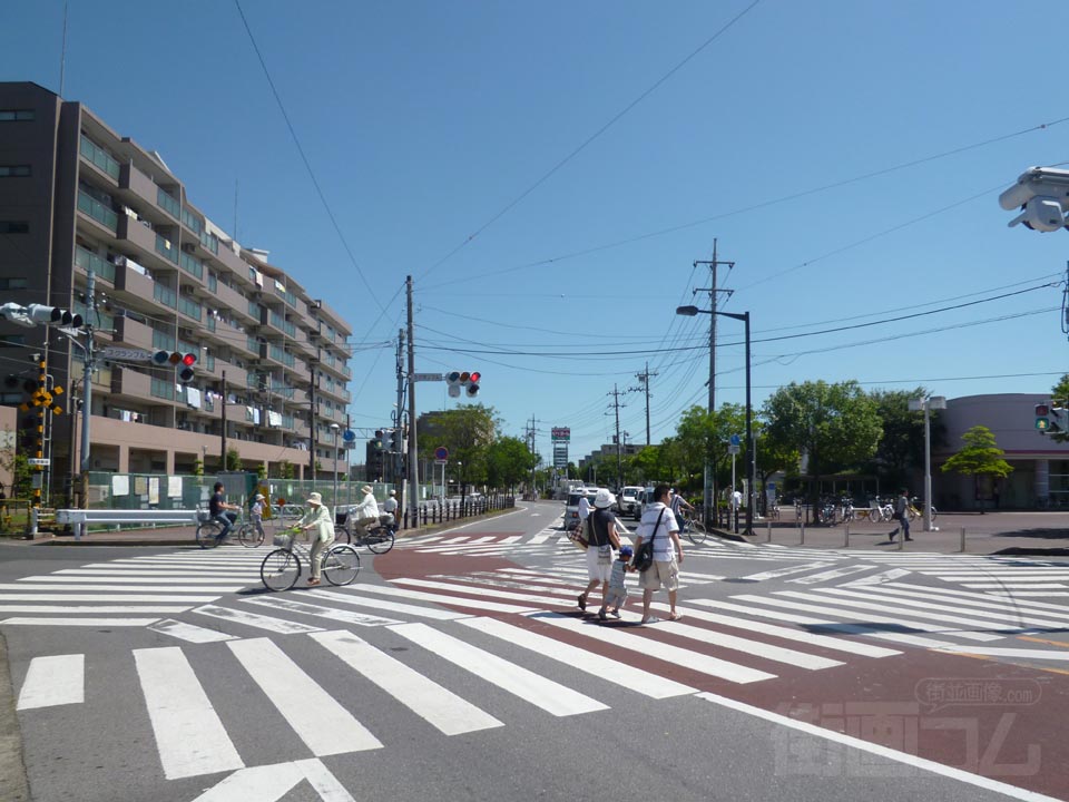 平和台駅前スクランブル交差点写真画像