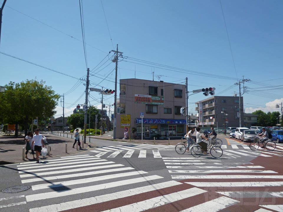 平和台駅前スクランブル交差点写真画像