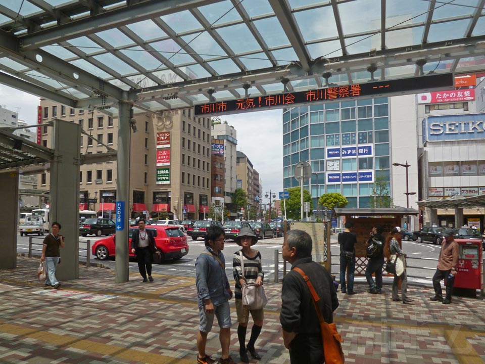 JR市川駅北口前