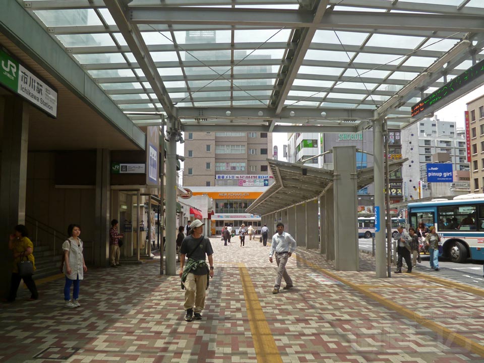 JR市川駅北口前