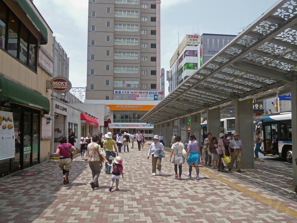 JR市川駅北口前