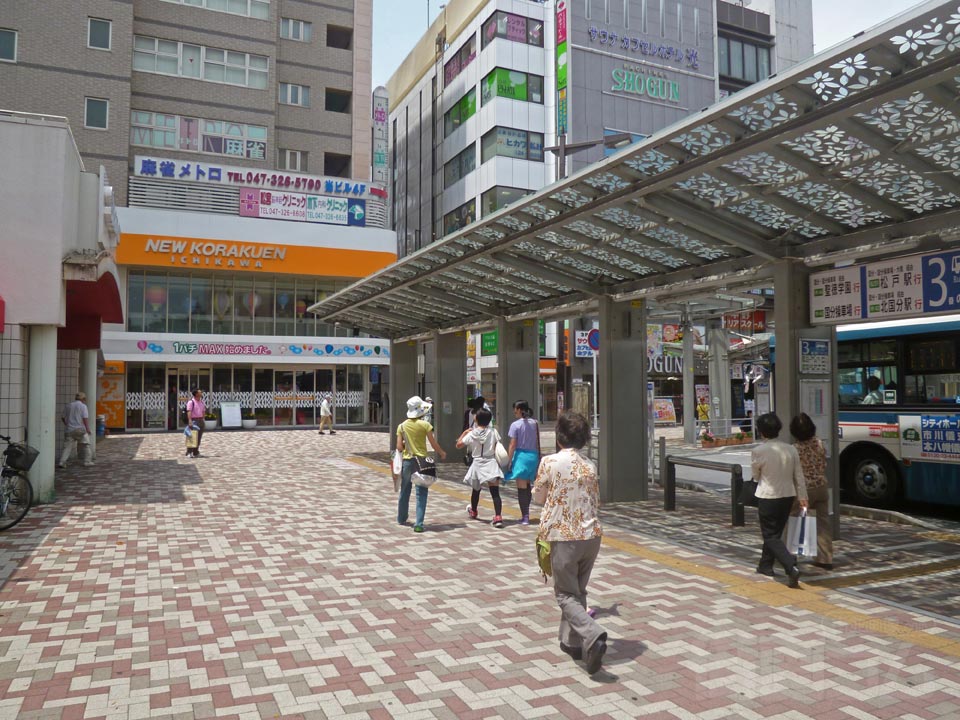 JR市川駅北口前