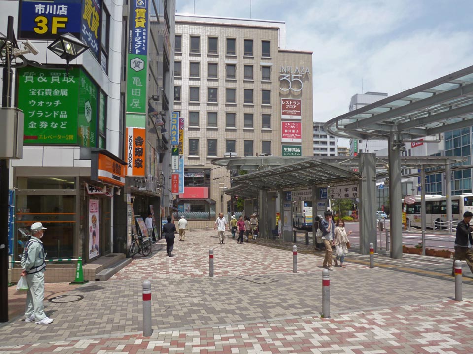 JR市川駅北口前