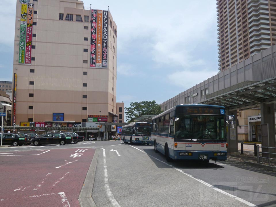 市川駅北口バスターミナル
