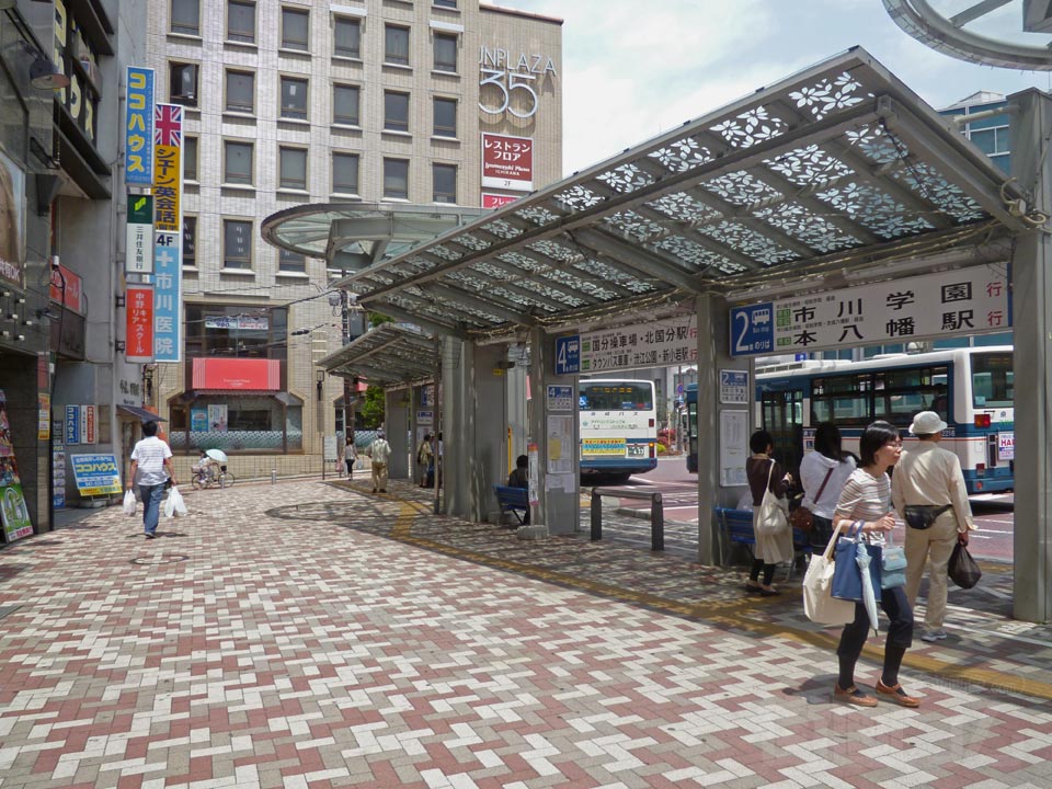 JR市川駅北口前