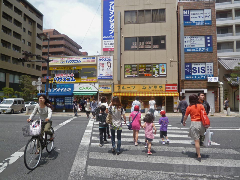 市川駅前交差点