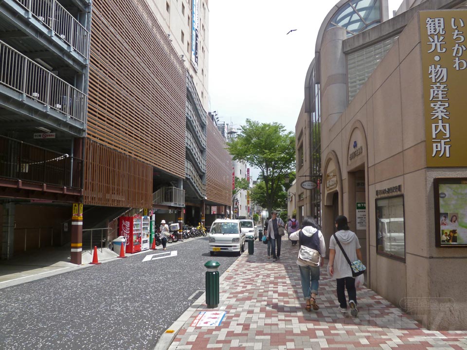 JR市川駅北口前