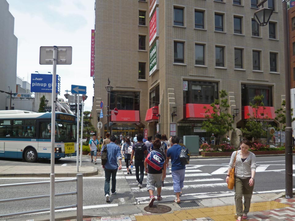 JR市川駅北口前