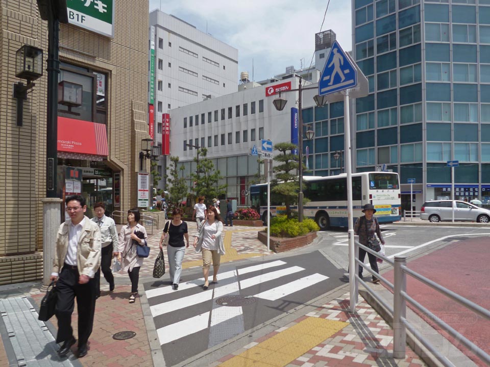 JR市川駅北口前