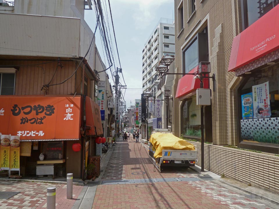 市川駅前西通り商店街