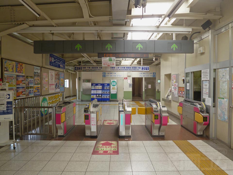 京成市川真間駅改札口