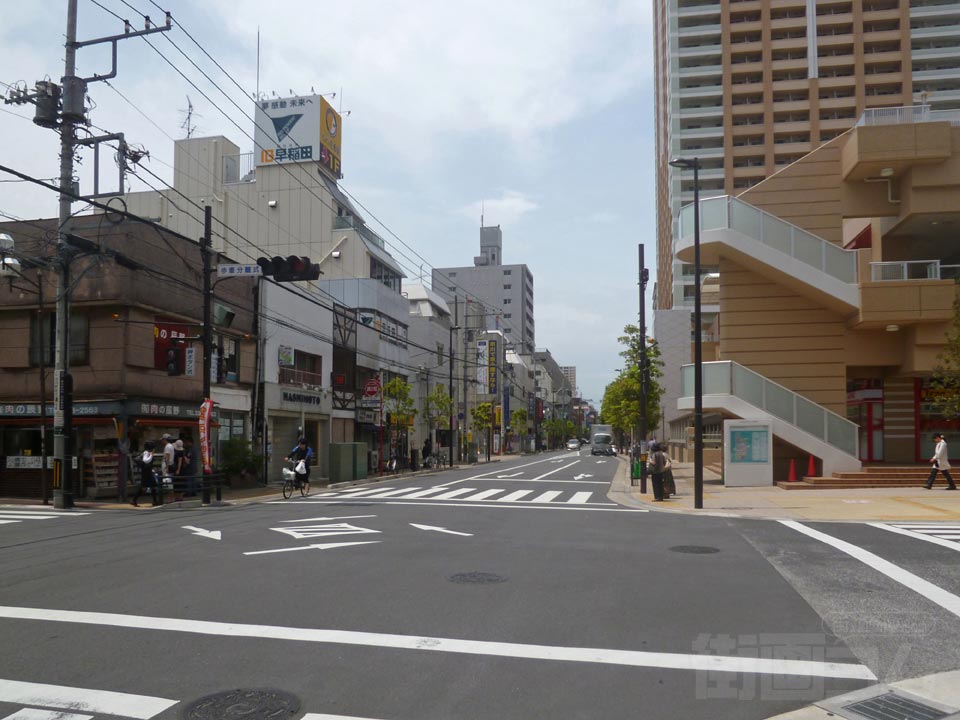 JR市川駅南口前
