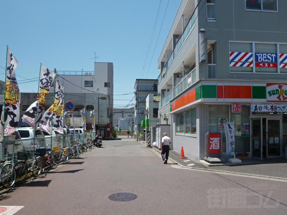 JR北松戸駅西口前