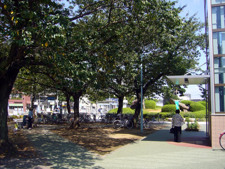 JR・流鉄馬橋駅西口前写真画像