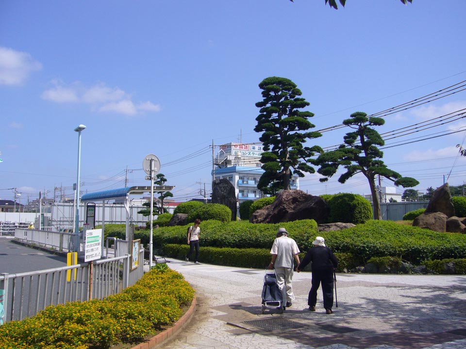 JR・流鉄馬橋駅西口前写真画像