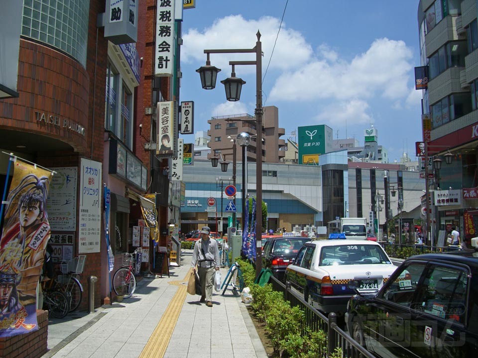 東京メトロ浦安駅南口前