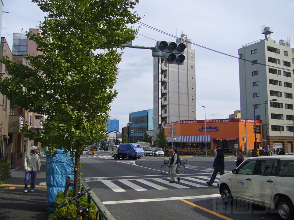 赤羽岩淵駅交差点