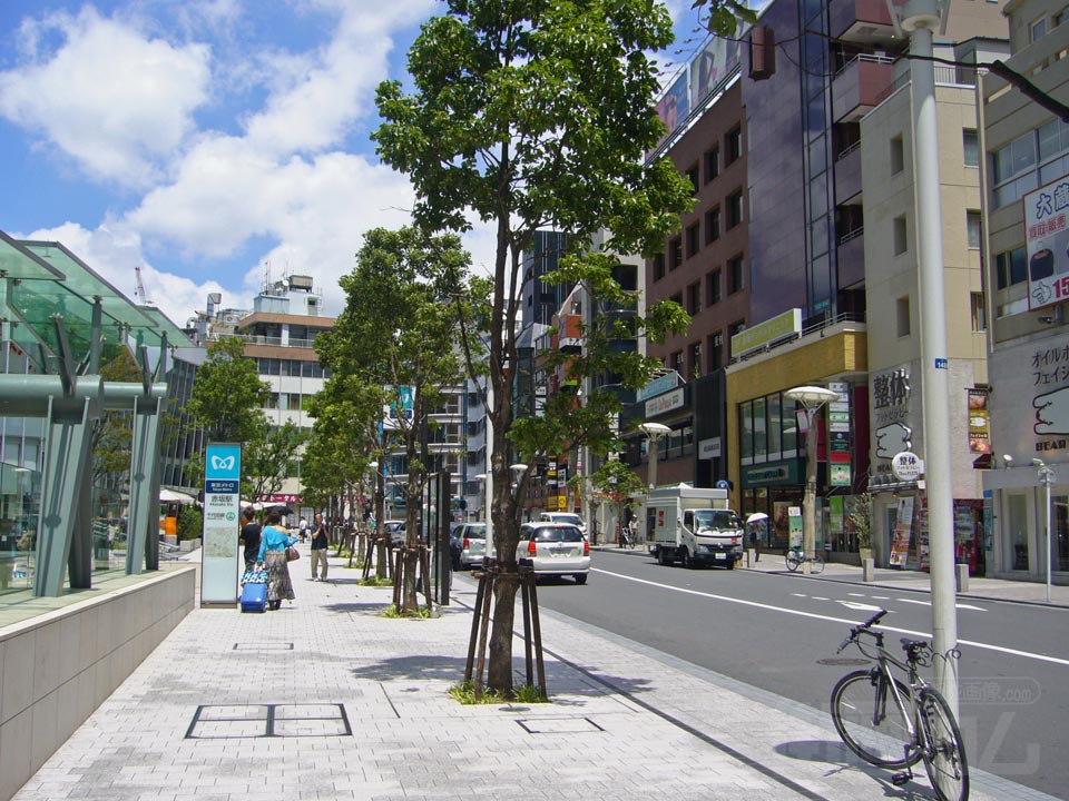 東京メトロ赤坂駅前