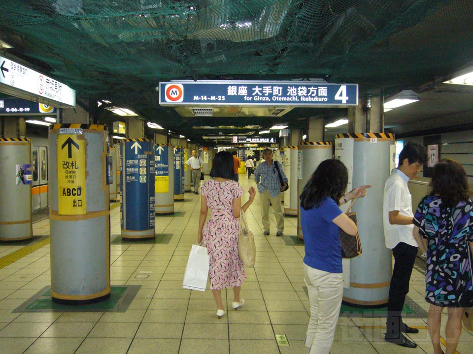 東京メトロ赤坂見附駅ホーム(丸ノ内線)