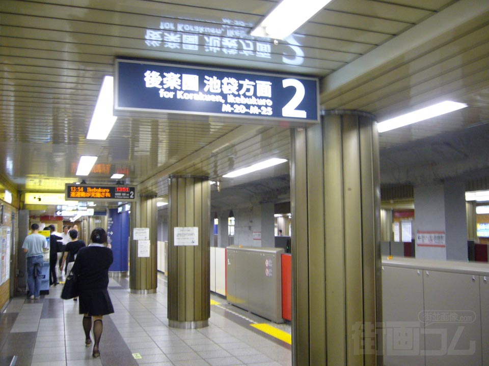 東京メトロ淡路町駅ホーム(東京メトロ丸ノ内線)