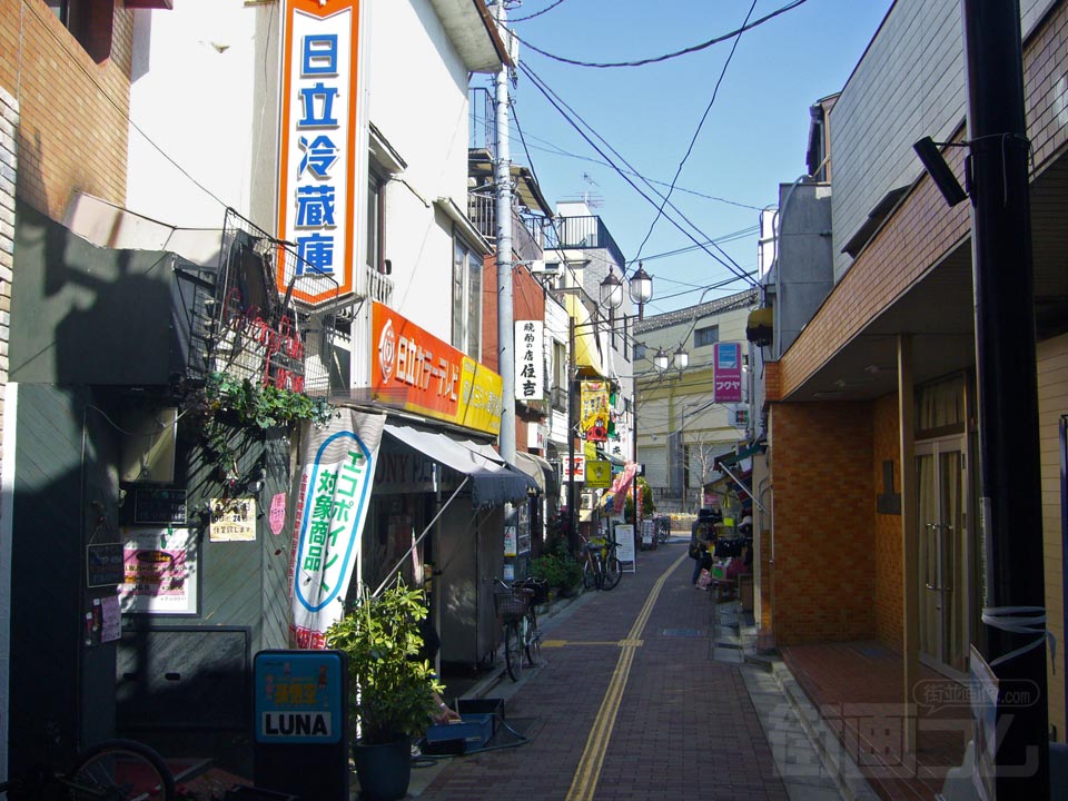 東急山下駅前
