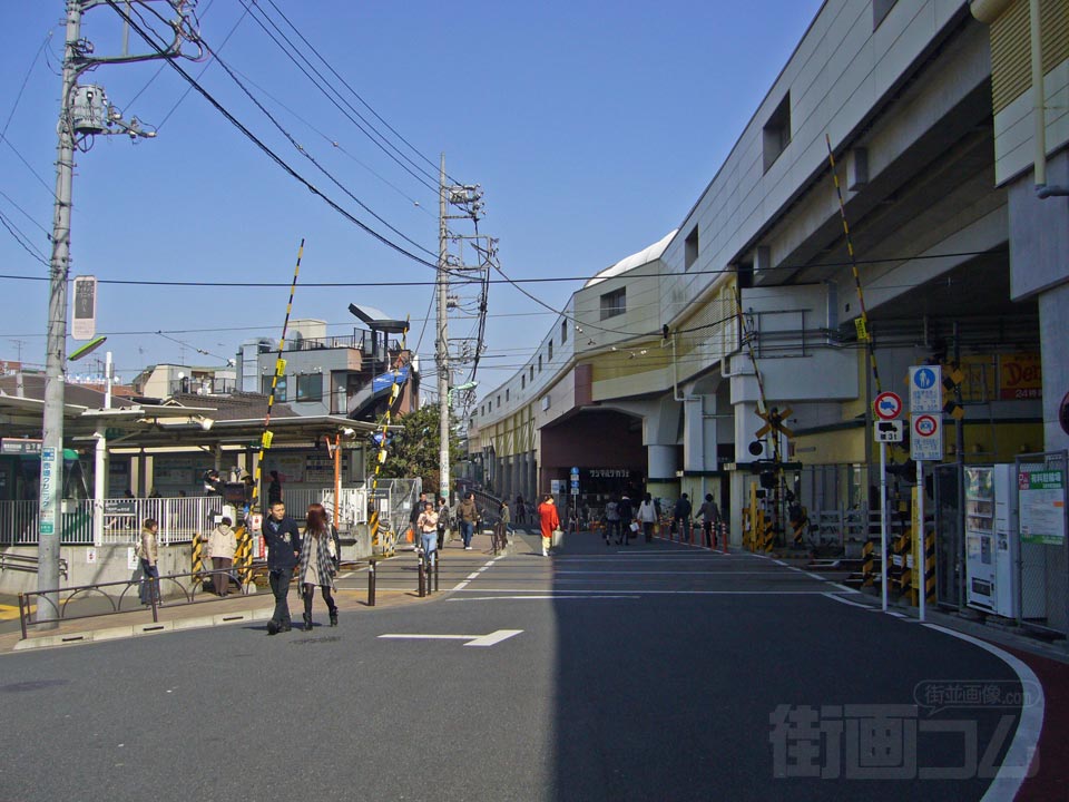 東急山下駅前