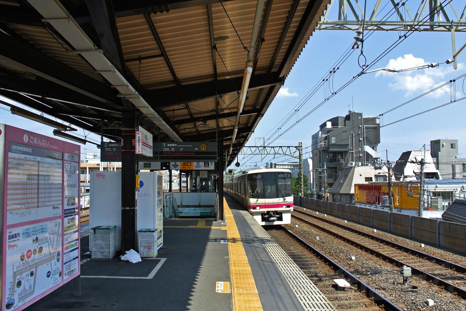 京王八幡山駅ホーム(京王線)