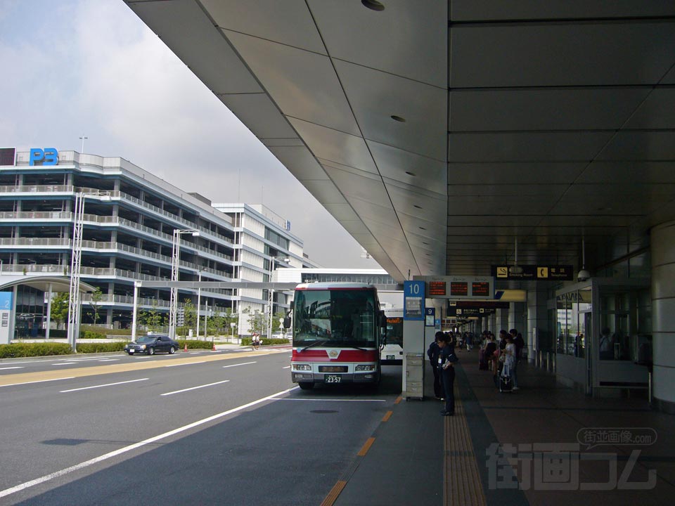 東京国際空港(羽田空港)第2ターミナルビル前