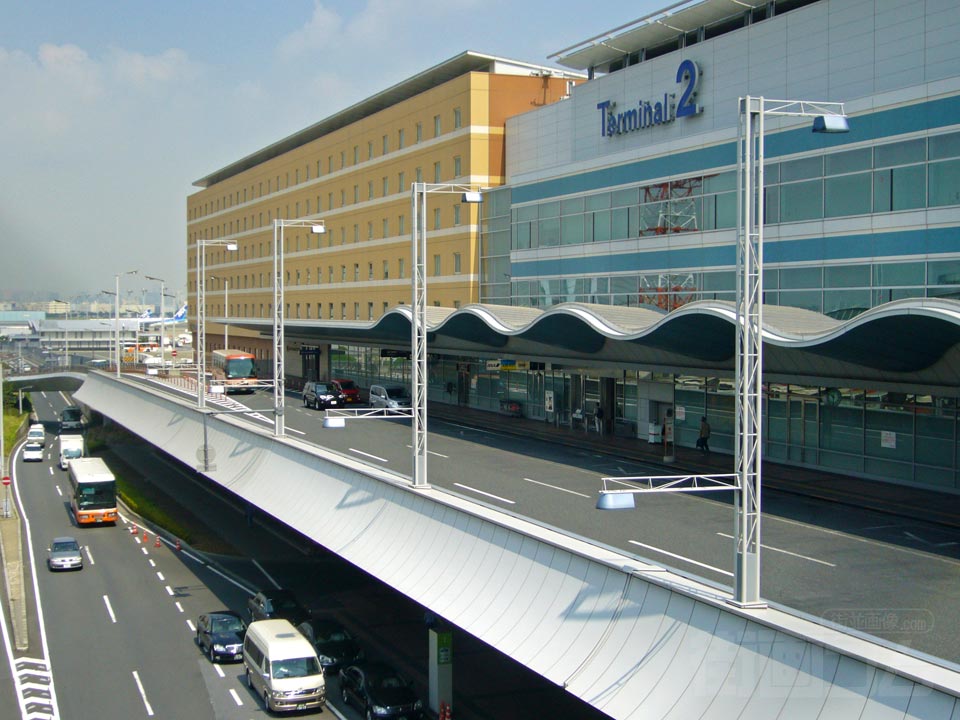 東京国際空港(羽田空港)第2ターミナルビル前