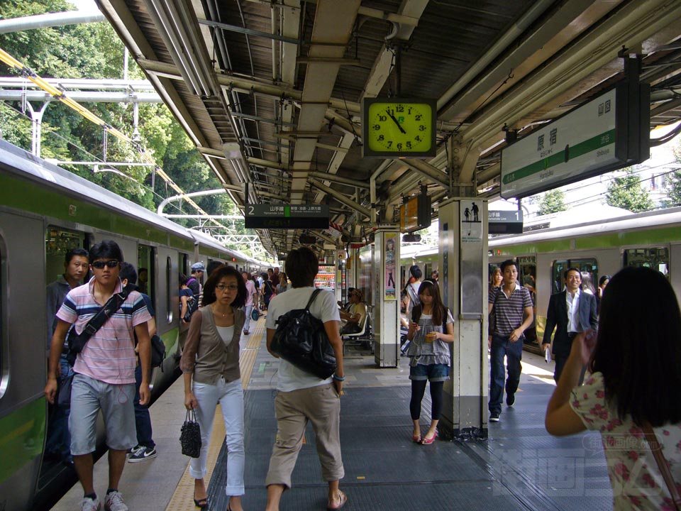 JR原宿駅ホーム写真画像