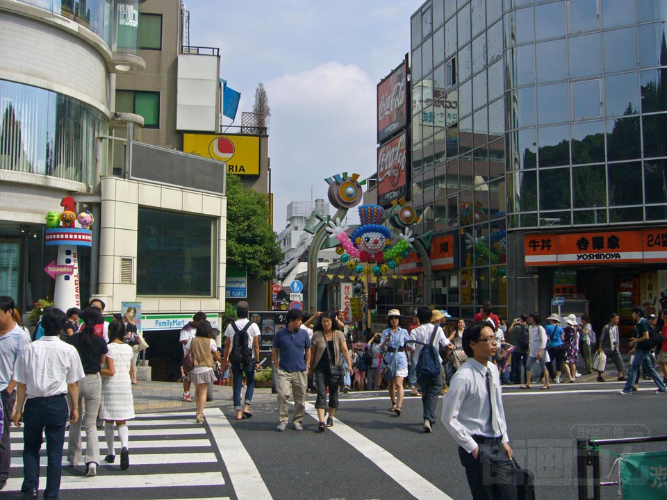 原宿駅竹下口交差点写真画像