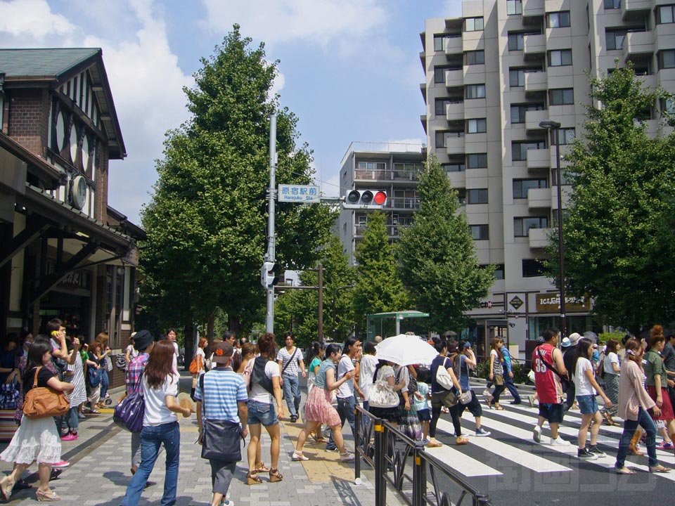 原宿駅前交差点写真画像