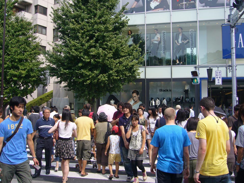原宿駅前交差点写真画像